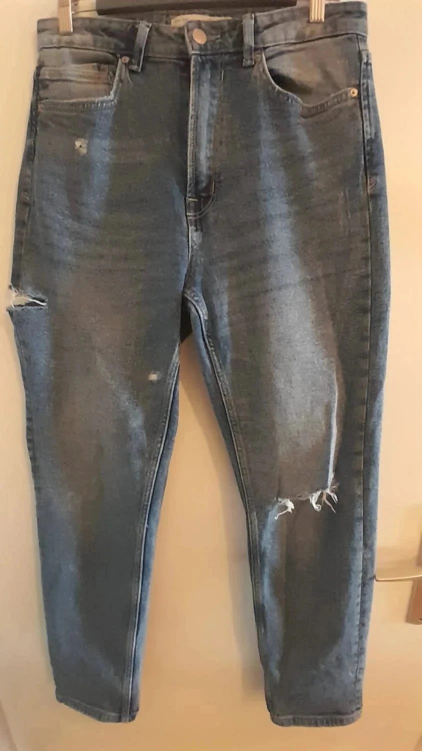 Jeans déchiré, pour femme, taille 40, Marque Stradivarius